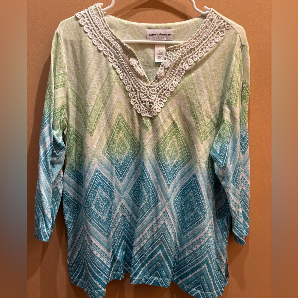 Alfred Dunner Turks and Caicos Diamond Ombre Knit Top size Large